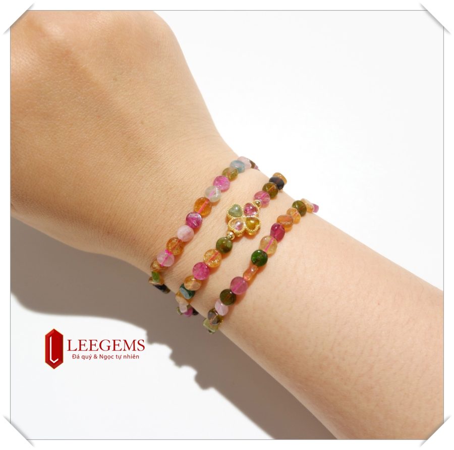 Chuỗi đá Tourmaline dưa hấu hạt dẹt Charm cỏ 4 lá - Đeo 03 vòng tay size 06 li dành cho nữ tất các mệnh - Ảnh 3