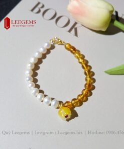 Alternative view of Vòng tay Ngọc Trai mix Hổ phách kết charm Sen độc đáo size hạt 06 li dành cho nữ tất cả các mệnh