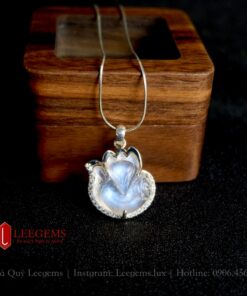 Alternative view of Mặt dây chuyền Hồ ly đá moonstone bọc bạc dành cho nữ mệnh Kim - mệnh Thuỷ