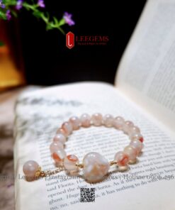 Alternative view of Vòng Tay Đá Agate Hoa Anh Đào 8li Mix Charm Trái Tim – Ngọt Ngào & Năng Lượng Tình Duyên